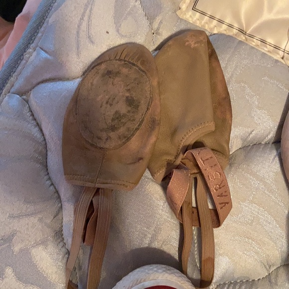 Shoes - Picture 4 of 5